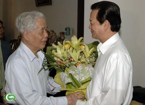 ນາຍົກລັດຖະມົນຕີ ຫງວຽນເຕີນຢຸງ ອວຍພອນປີໃໝ່ບັນດາອະດີດການນຳພັກ, ລັດ